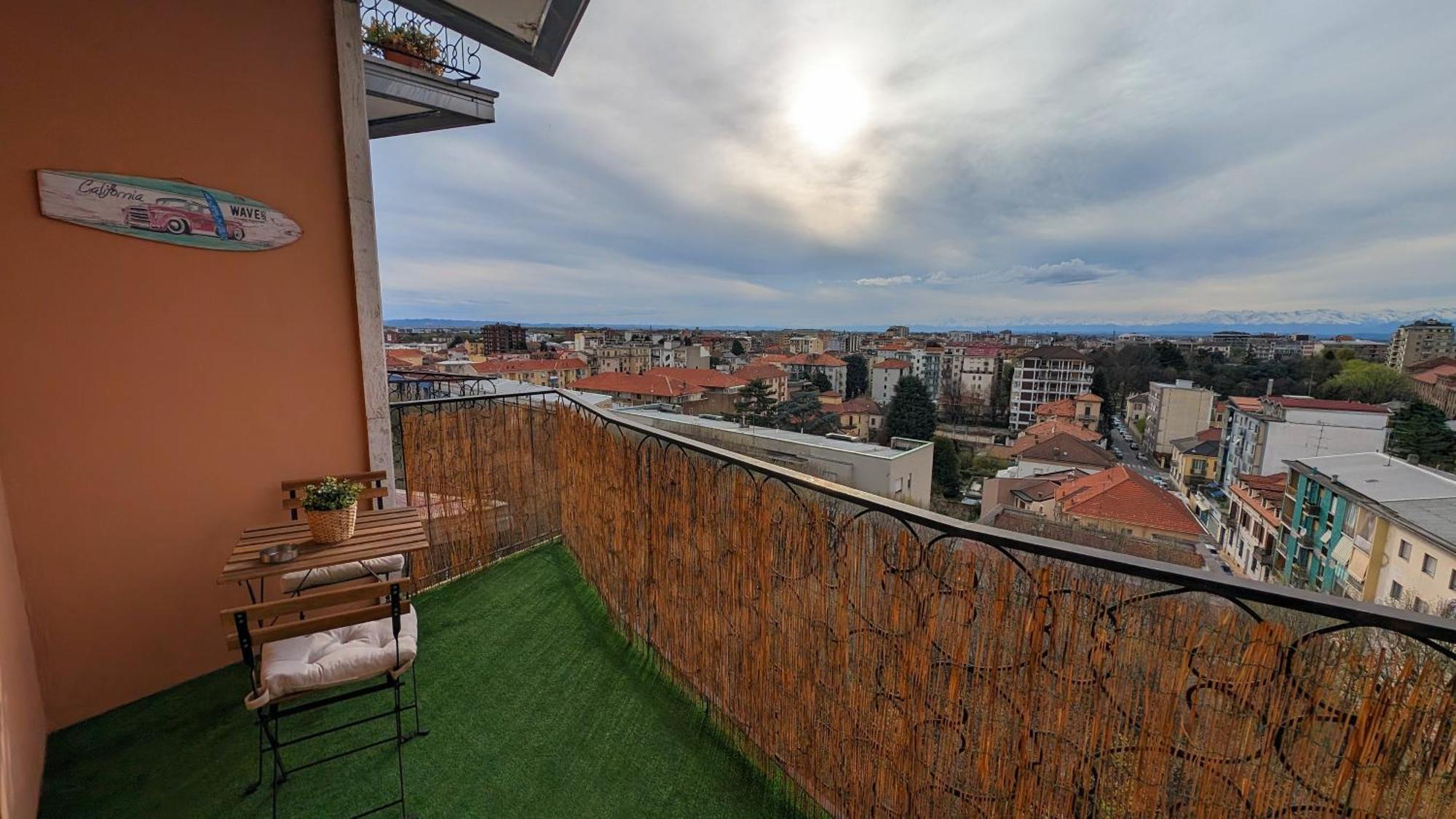 Apartamento La Terrazza Del Re Vercelli Exterior foto